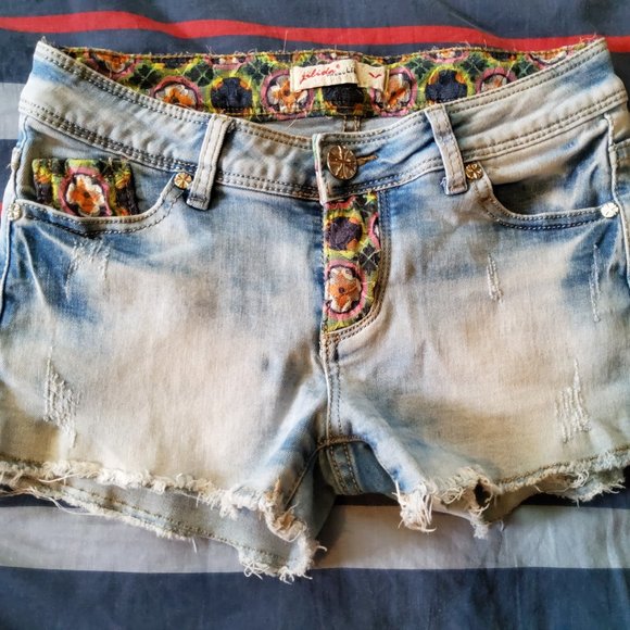 Shorts - Picture 5 of 5